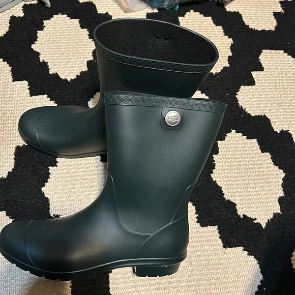 Rainboots - Picture 4 of 4